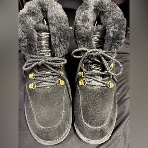 Lamo Women's Black Fur-Lined lace up Boots Sz 9 NEW